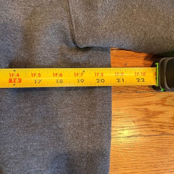 Sacred heart university hoodie‎ - Picture 5 of 6